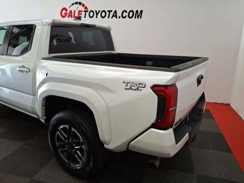 Used 2025 Toyota Tacoma TRD Sport AWD/4WD image 5