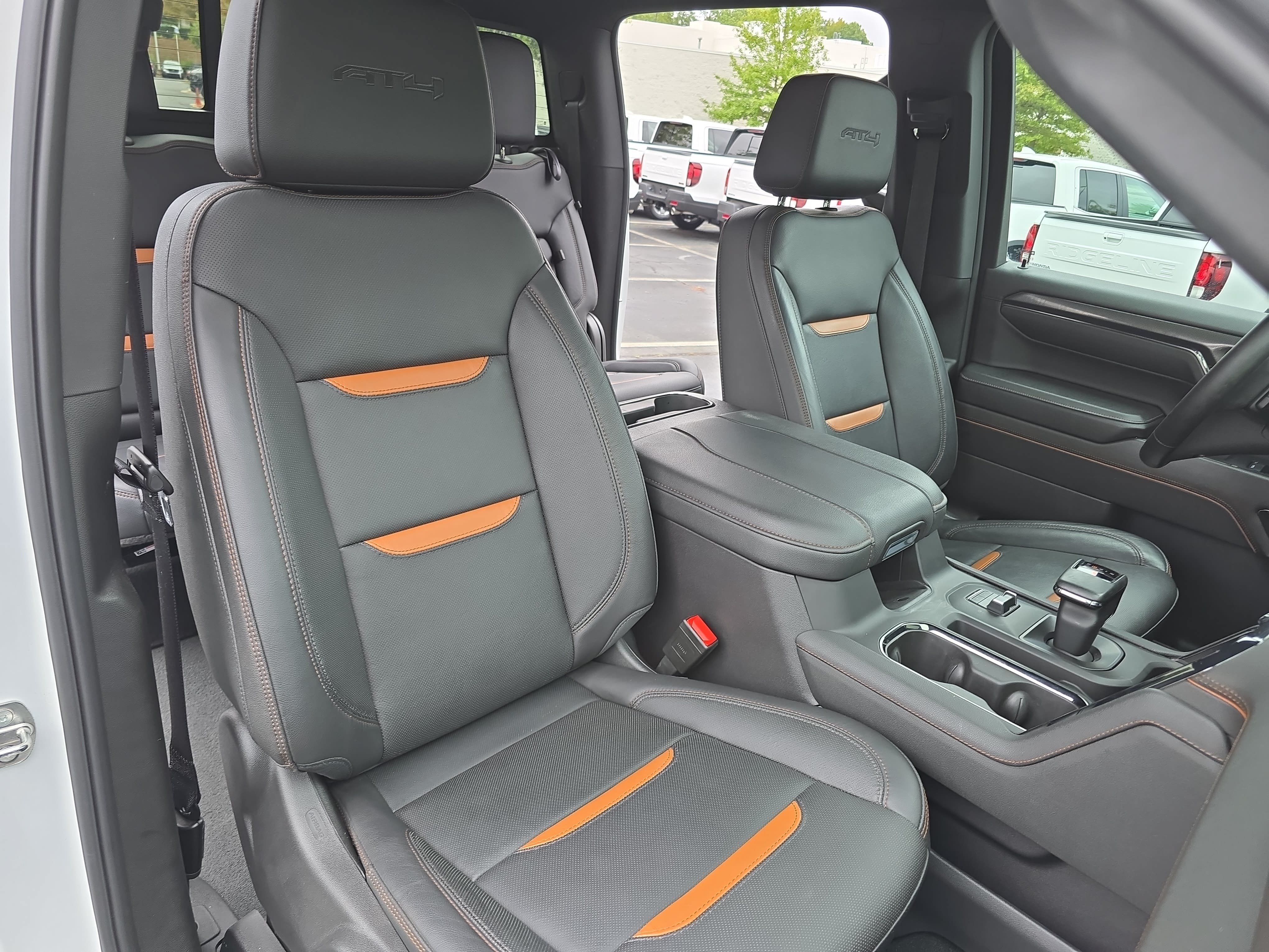 Used 2024 GMC Sierra 1500 AT4 w/ AT4 Preferred Package AWD/4WD image 10
