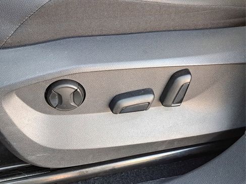 Used 2022 Volkswagen Tiguan SE image 19