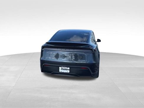 Used 2026 Tesla Model Y Long Range image 9