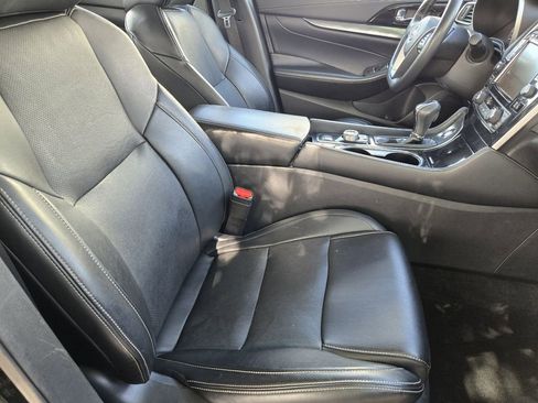 Used 2023 Nissan Maxima SV w/ Floor Mat Group FWD image 9
