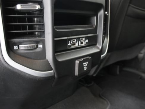 Used 2020 RAM 1500 Big Horn AWD/4WD image 35