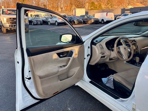 Used 2015 Nissan Altima 2.5 SV w/ Convenience Package image 14