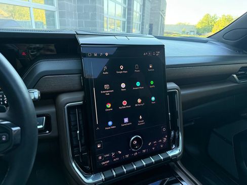 Used 2025 GMC Yukon Denali Ultimate image 41