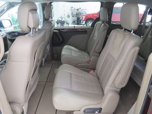 Used 2013 Chrysler Town & Country Limited w/ Luxury Group image 14