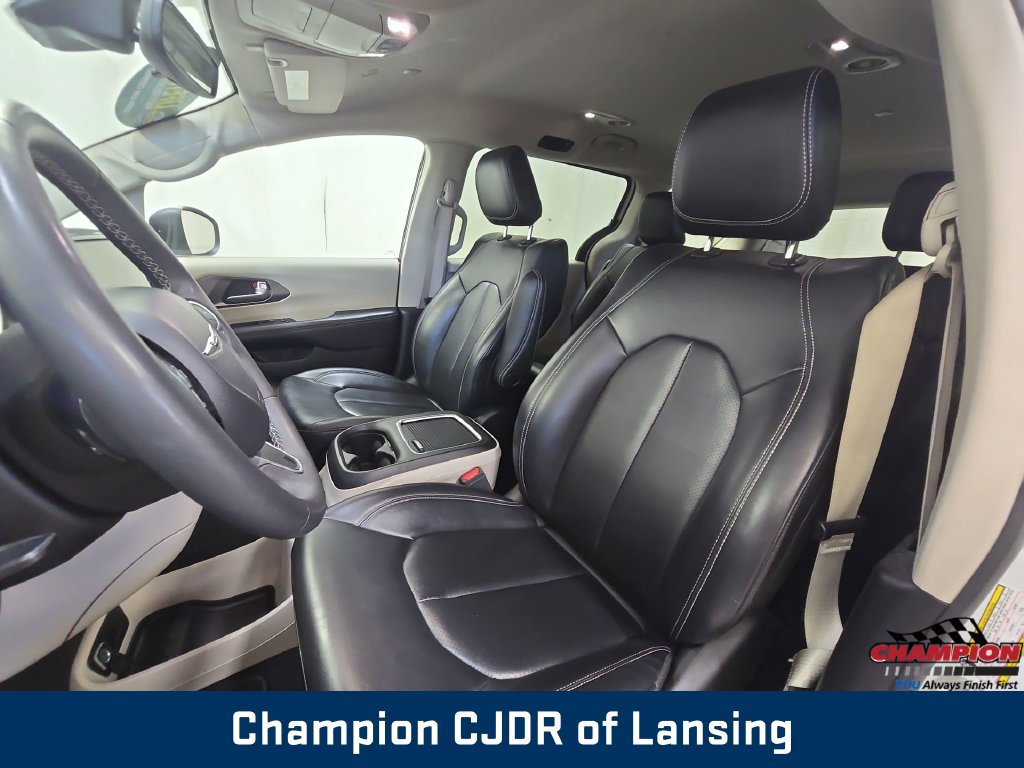 Used 2023 Chrysler Pacifica Touring-L FWD image 25