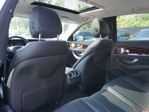 Used 2017 Mercedes-Benz E 300 4MATIC image 25
