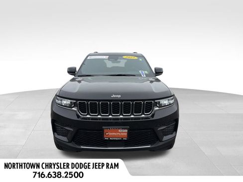 Certified 2025 Jeep Grand Cherokee Laredo X w/ Luxury Tech Group I AWD/4WD image 2