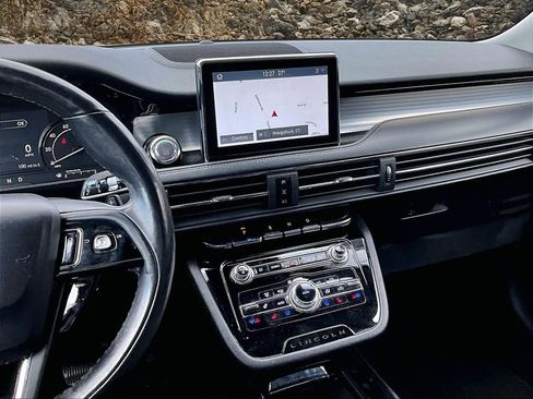 Used 2021 Lincoln Corsair AWD w/ Premium Package image 6