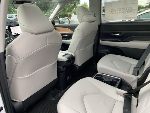 New 2024 Toyota Grand Highlander Limited image 25