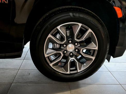 Used 2024 Chevrolet Suburban LT w/ Luxury Package image 44