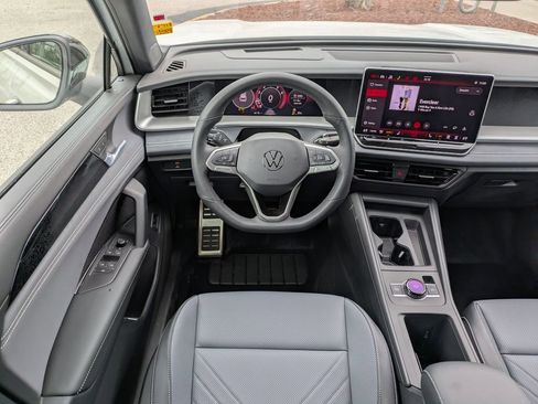New 2026 Volkswagen Tiguan SE R-Line FWD image 19
