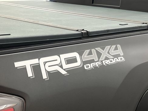 Used 2020 Toyota Tacoma TRD Off-Road w/ Technology Package AWD/4WD image 29