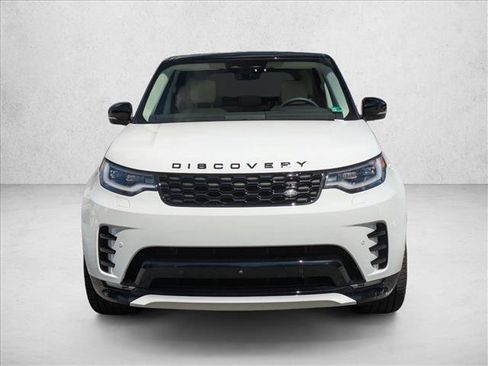 Used 2025 Land Rover Discovery Dynamic SE AWD/4WD image 2