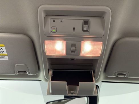 Used 2024 Nissan Titan SV w/ SV Convenience Package image 37