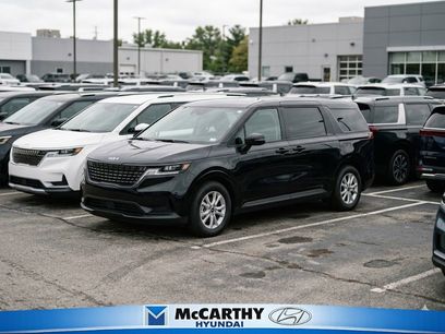 Used 2025 Kia Carnival