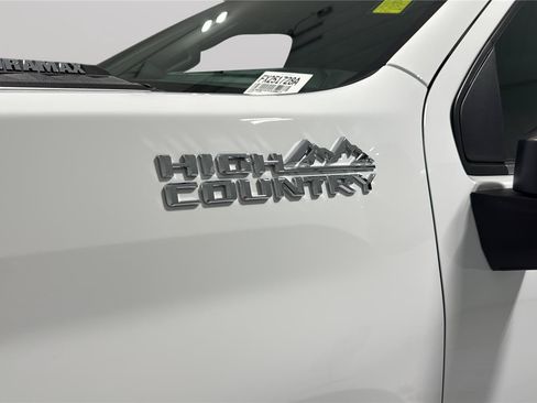 Used 2026 Chevrolet Silverado 2500 High Country w/ Technology Package AWD/4WD image 39