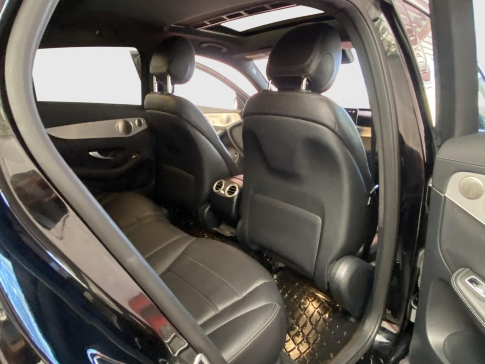 Used 2023 Mercedes-Benz GLC 300 4MATIC Coupe image 12