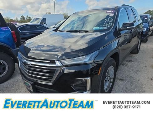Used 2022 Chevrolet Traverse LT image 1