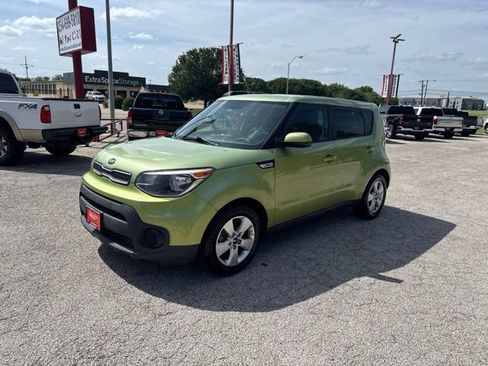 Used 2017 Kia Soul FWD image 2