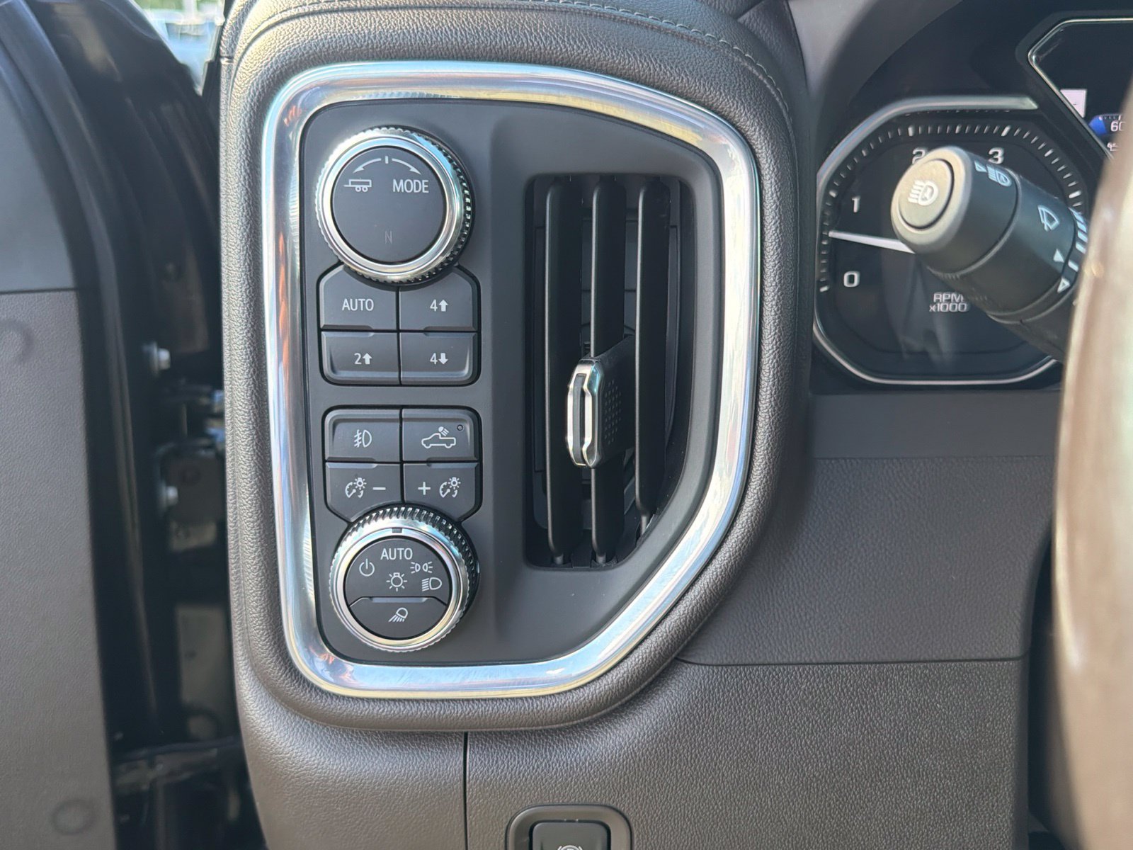 Used 2022 GMC Sierra 3500 Denali AWD/4WD image 14