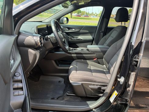 Used 2025 Chevrolet Equinox LT image 28