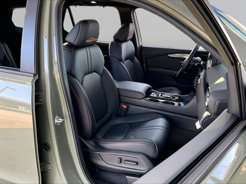 Used 2026 Honda Pilot TrailSport image 9
