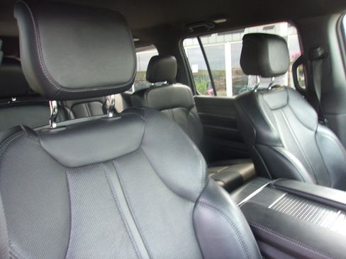 Used 2024 Jeep Wagoneer Series III w/ Flexible Seating Group AWD/4WD image 13