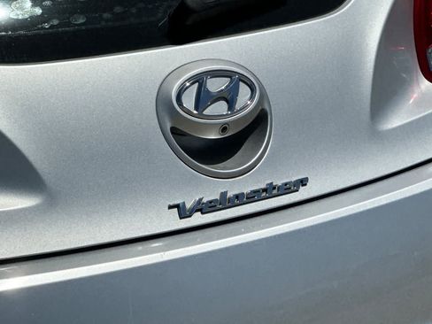Used 2015 Hyundai Veloster FWD image 13
