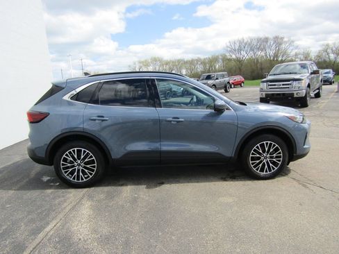 Used 2025 Ford Escape SE w/ PHEV Premium Package FWD image 7