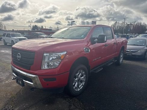 Used 2023 Nissan Titan SV w/ SV Convenience Package image 2