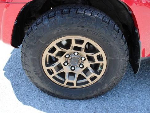 Used 2021 Toyota 4Runner TRD Off-Road Premium w/ Moonroof Package AWD/4WD image 10