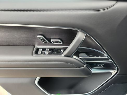 New 2025 Land Rover Range Rover SE image 21