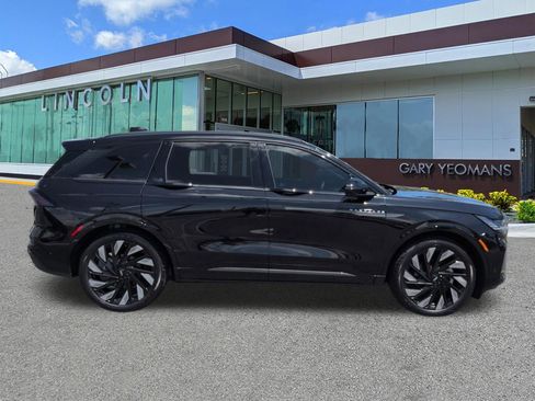 Certified 2024 Lincoln Nautilus Reserve w/ Equipment Group 202A AWD/4WD image 3