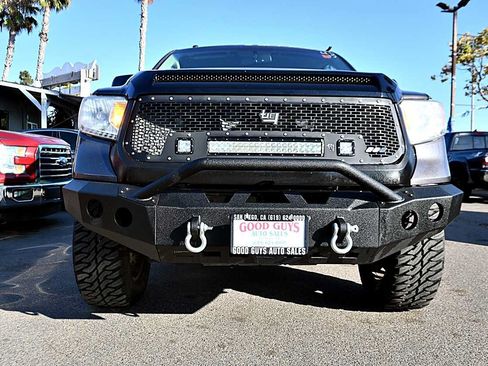 Used 2017 Toyota Tundra SR5 w/ SR5 Upgrade Package AWD/4WD image 2