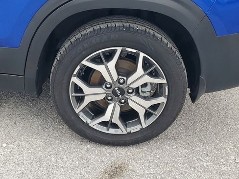 Used 2023 Kia Seltos EX image 7