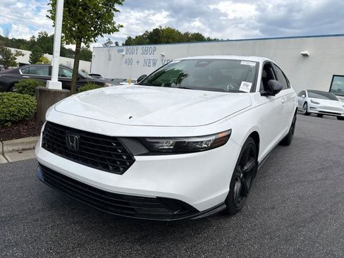 Used 2025 Honda Accord Sport image 1