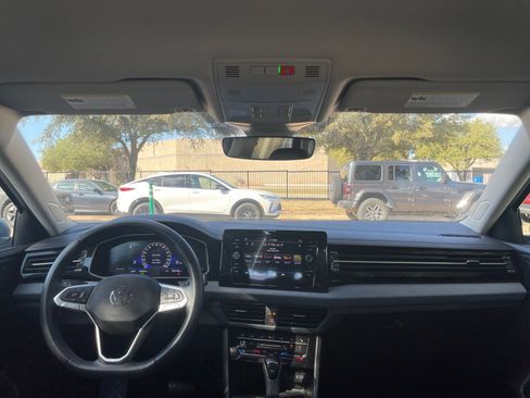 Used 2025 Volkswagen Jetta SE image 33