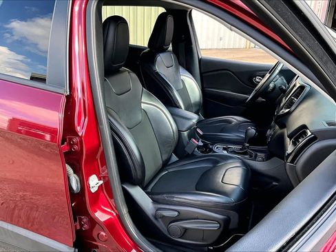 Used 2021 Jeep Cherokee Latitude Plus image 8