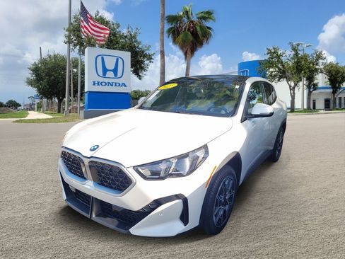 Used 2025 BMW X2 xDrive28i AWD/4WD image 4