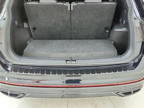 Used 2022 Volkswagen Tiguan SE R-Line image 14