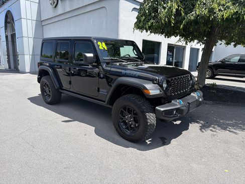 Used 2024 Jeep Wrangler Unlimited AWD/4WD image 1