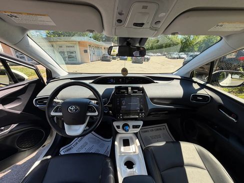 Used 2016 Toyota Prius Three Touring FWD image 21