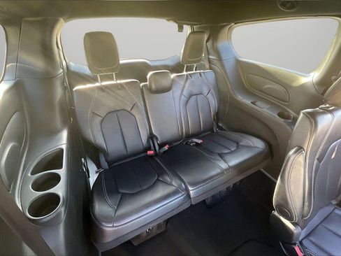 Used 2025 Chrysler Pacifica Select FWD image 25