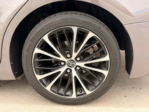 Used 2019 Toyota Camry SE w/ Carpet Mat Package FWD image 5
