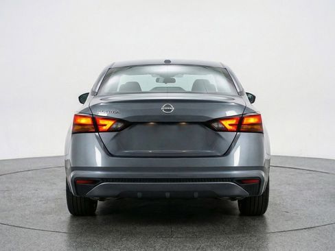 Used 2025 Nissan Altima 2.5 SV FWD image 7