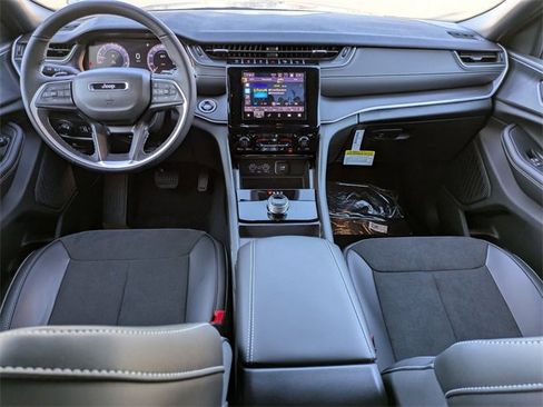 New 2025 Jeep Grand Cherokee Altitude image 22