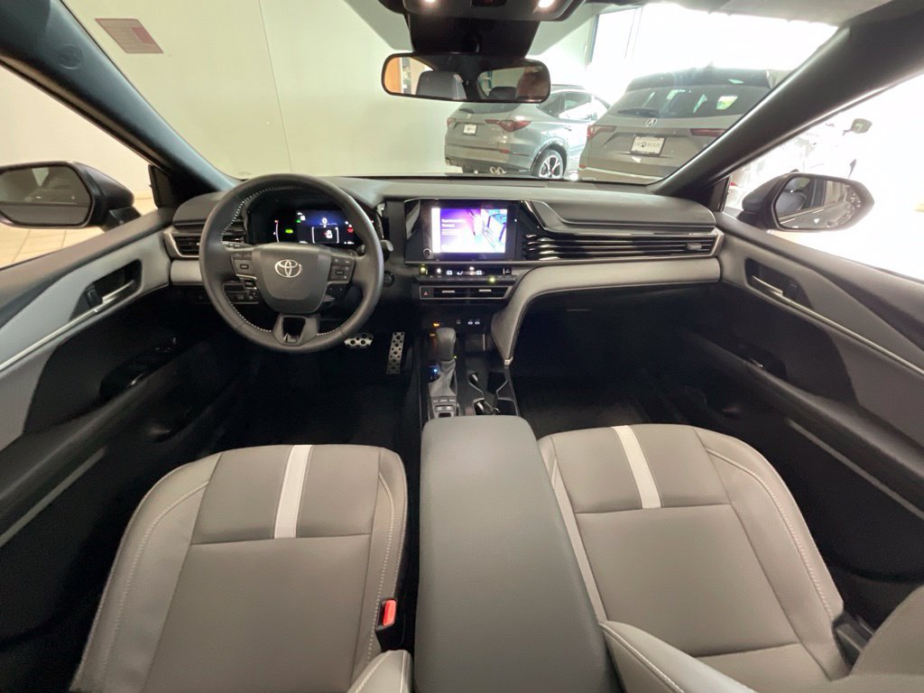 Used 2026 Toyota Camry SE FWD image 9