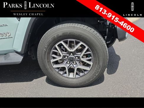 Used 2024 Jeep Wrangler Unlimited Sahara w/ Technology Group AWD/4WD image 31