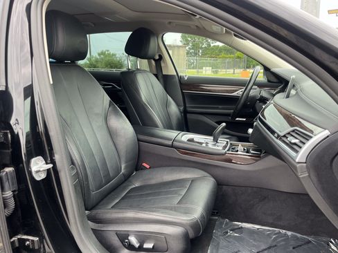 Used 2018 BMW 740i RWD image 30